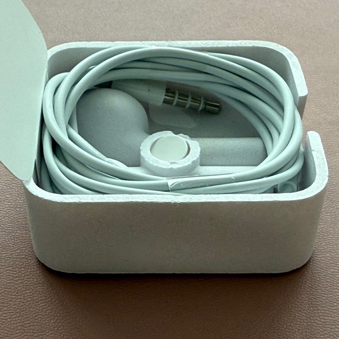 Basic Apple EarPods with 3.5mm Plug - No Remote No Mic462449237317406721