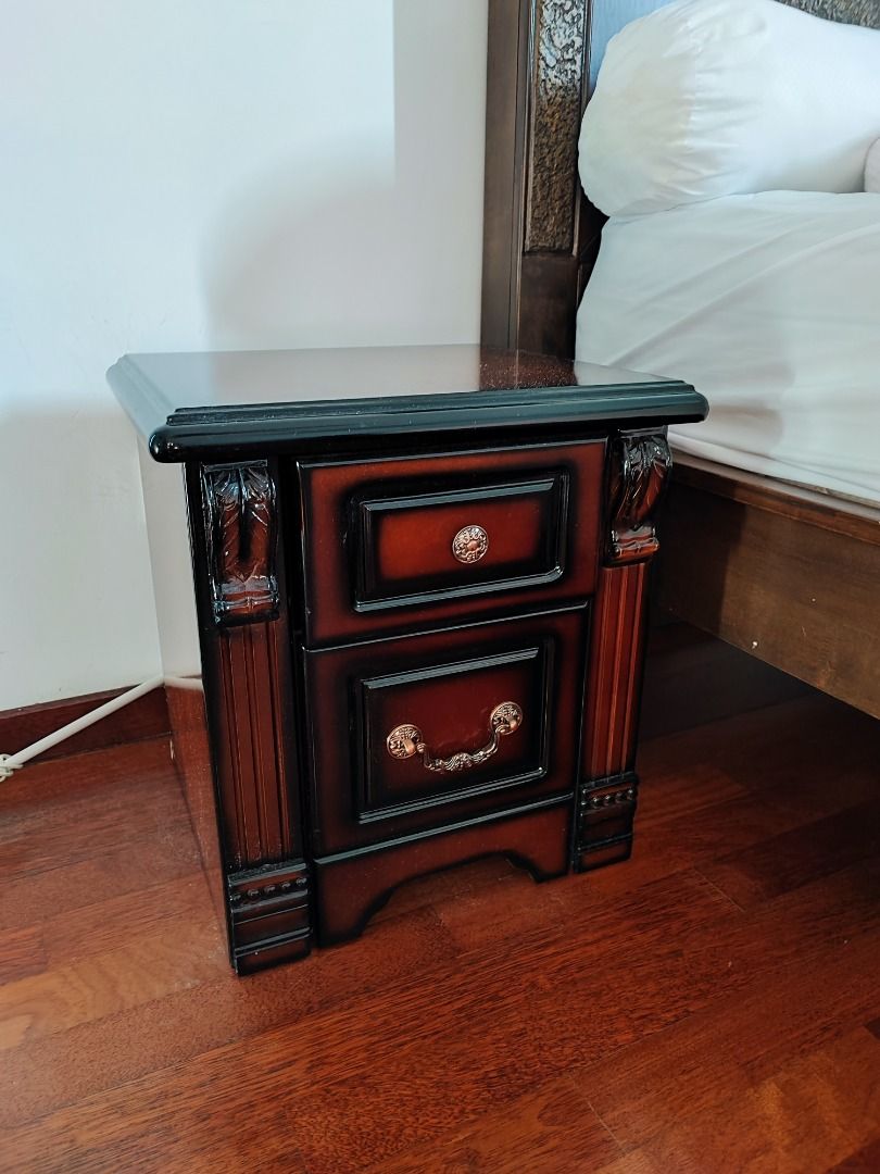 Bedside Table (Category: Bedding & Towels) located in Petaling Jaya. Submitted by random-seller (Listing ID 1391492925, Image 2). Description: Bedside Table RM220 (2units) Location: Garden Residence (Cyberjaya) or I can bring to Petaling Jaya.
