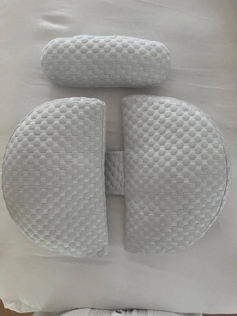 BENO Maternity Pillow (Category: Maternity Care) located in Quezon City. Submitted by iamjulienne (Listing ID 1391386914, Image 2). Description: Used 1 month only cuz I gave birth earlier than expected. Beno Maternity Pillow as advertised on IG (nabudol budol ako sa ads nila hayyzz) Item located in QC MOP Gcash or BDO .