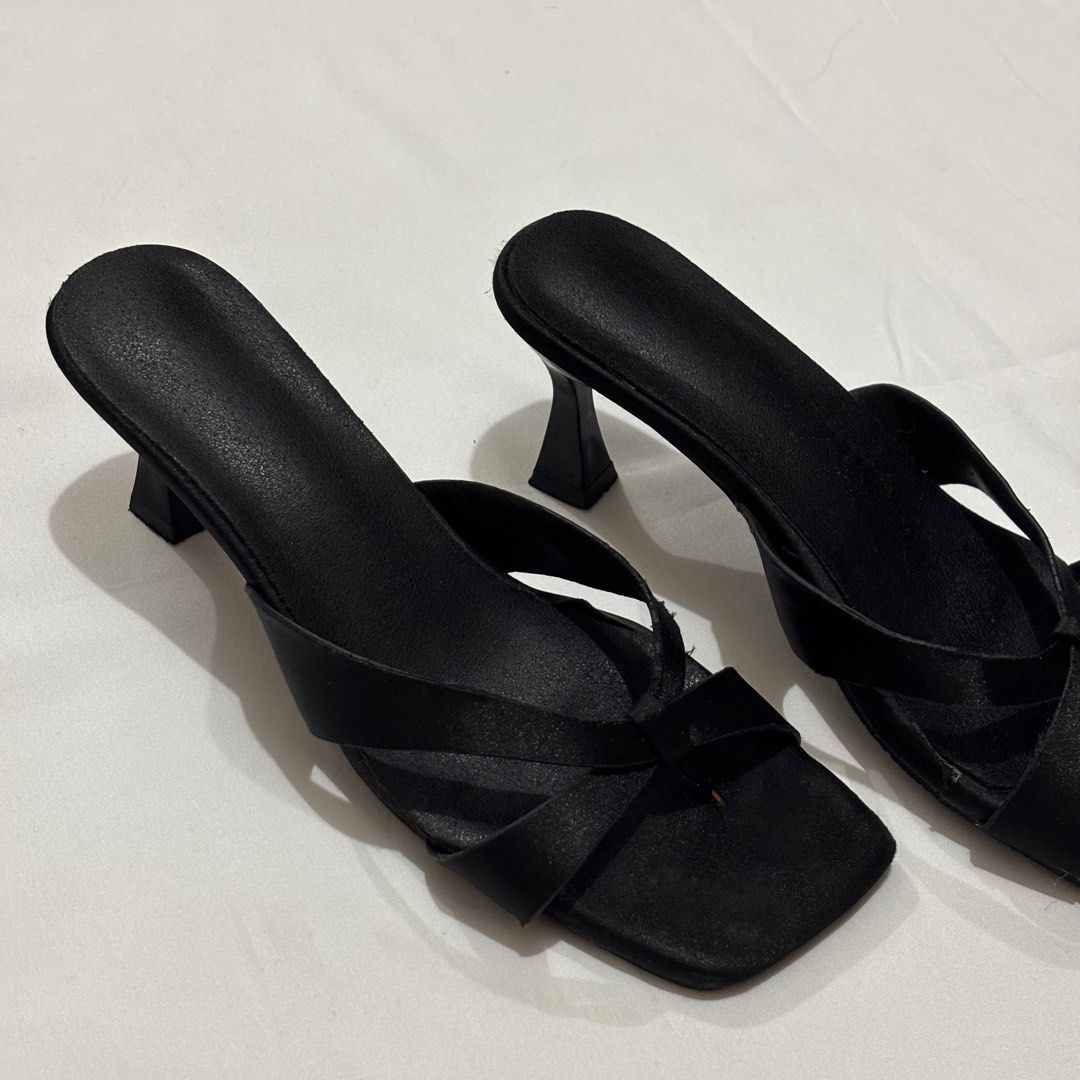 black heels (Category: Heels) located in Manila. Submitted by ace_clutter (Listing ID 1391535883, Image 2). Description: Mod: lalamove/angkas padala/ joyride delivery Mop:gcasg/banktrans.