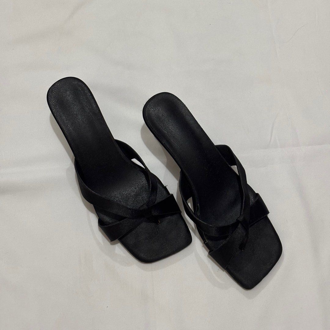 black heels (Category: Heels) located in Manila. Submitted by ace_clutter (Listing ID 1391535883, Image 1). Description: Mod: lalamove/angkas padala/ joyride delivery Mop:gcasg/banktrans.