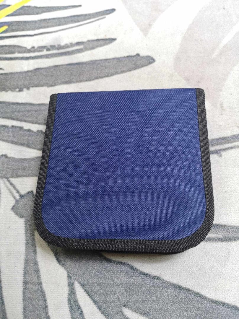 Blue Zipper Closure CD Storage (Category: Portable Audio Accessories) located in Santa Cruz. Submitted by jmy_surplus.2 (Listing ID 1391427991, Image 3). Description: Size ; L - 6 W - 6.2 Color ; Blue Type ; CD Storage Brand ; No brand Material ; Nylon Style ; Blue CD Storage LG 119 JMY 5 Batch #147.