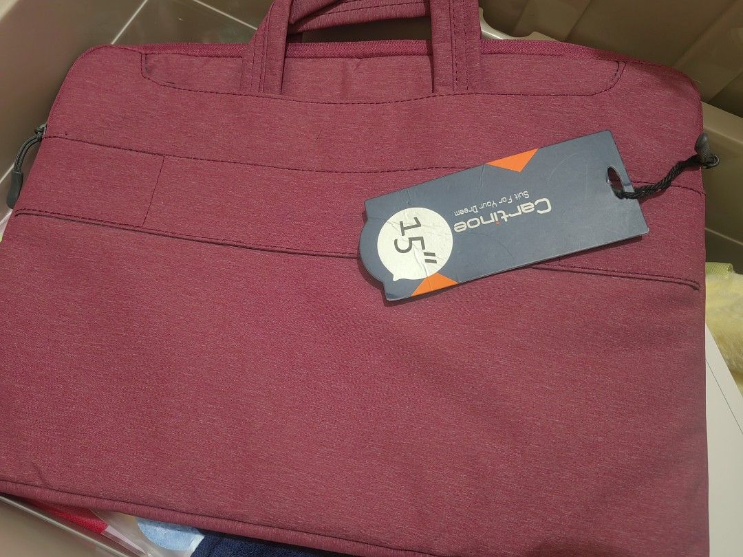 Brand new Laptop Slim Bag (Category: Laptop Bags & Sleeves) located in Makati City. Submitted by prelovedtreatedwithlove (Listing ID 1391528328, Image 2). Description: Brand: Cartinoe Material : Nylon Condition : Brand new Issue: no sling. But i can provide same color Size: 15 inches A-025.