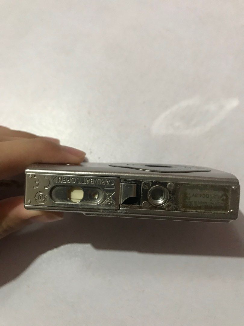 CANON IXY 25IS (Category: Cameras) located in Quezon City. Submitted by luckyvicky831 (Listing ID 1391517753, Image 2). Description: inclusions: charger and battery (both are working) broken lcd, broken battery lock and usb lock.