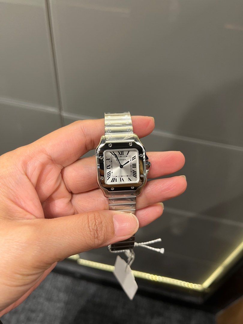 Cartier Santos small size (Category: Luxury Watches) located in Marikina City. Submitted by yaniyanyan (Listing ID 1391394330, Image 3). Description: Cartier santos small size White dial Ref wssa0082 4626 year 2025 Inclusion: Original papers .
