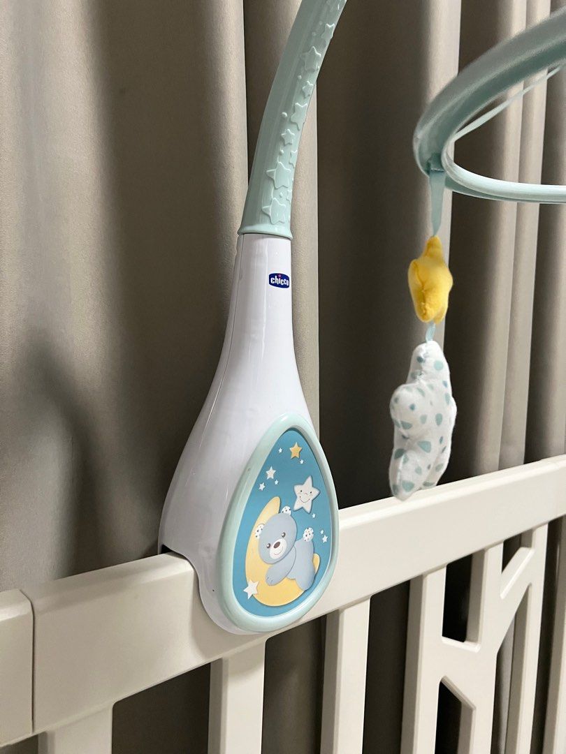 Chicco Next 2 Dream Crib Hanging Toys (Category: Cots & Cribs) located in Rizal. Submitted by hazelco (Listing ID 1391532999, Image 3). Description: Chicco Next 2 Dreams Lightly used ✨ The first cot mobile that is close to to baby’s dreams. - Fits onto the Next2Me cradle, and most wooden beds. - 20 minutes of classical music and white noise (designed to echo the heartbeats and calming sounds heard by baby in mummy’s tummy). - Soft night light. - 