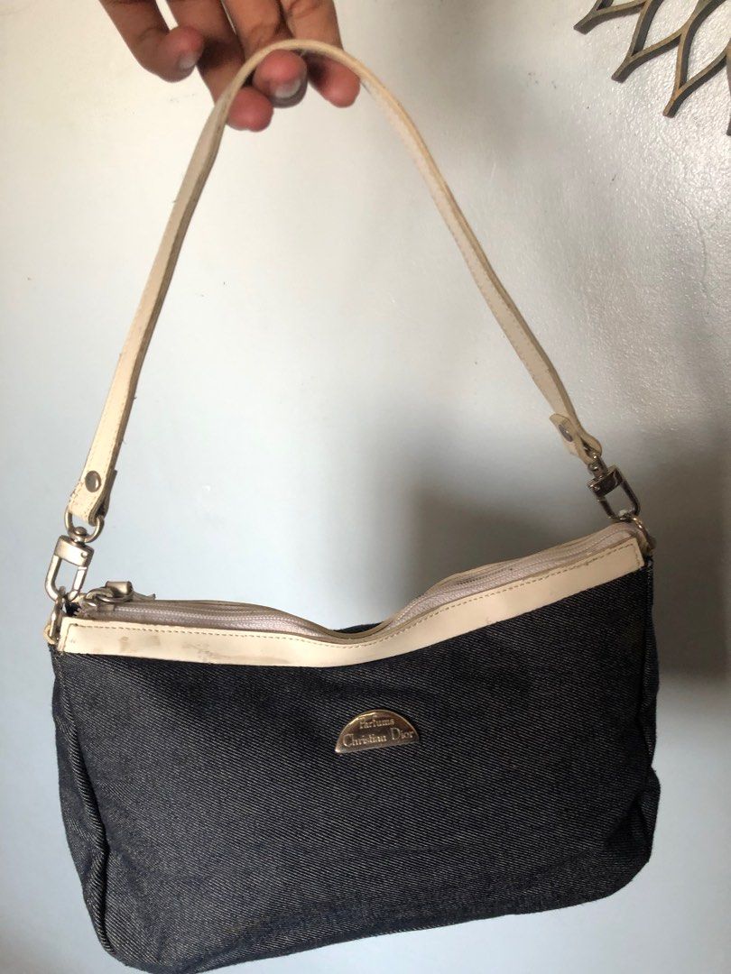 christian dior bag (Category: Luxury Bags & Wallets) located in Maasin. Submitted by niconii090 (Listing ID 1391355963, Image 1). Description: christian dior hearing offer po .