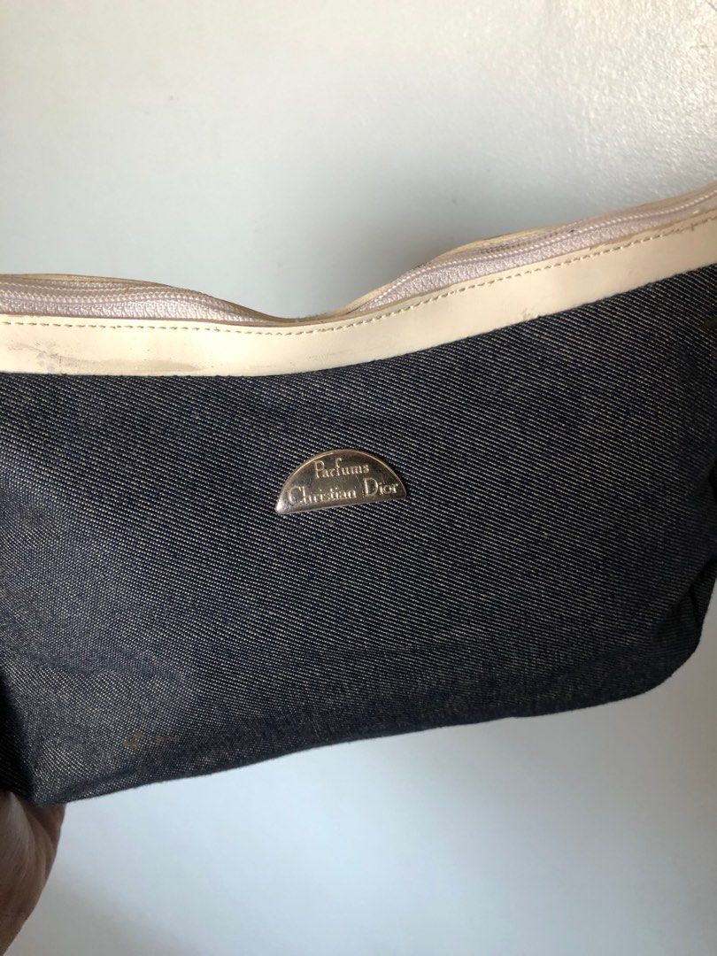christian dior bag (Category: Luxury Bags & Wallets) located in Maasin. Submitted by niconii090 (Listing ID 1391355963, Image 2). Description: christian dior hearing offer po .