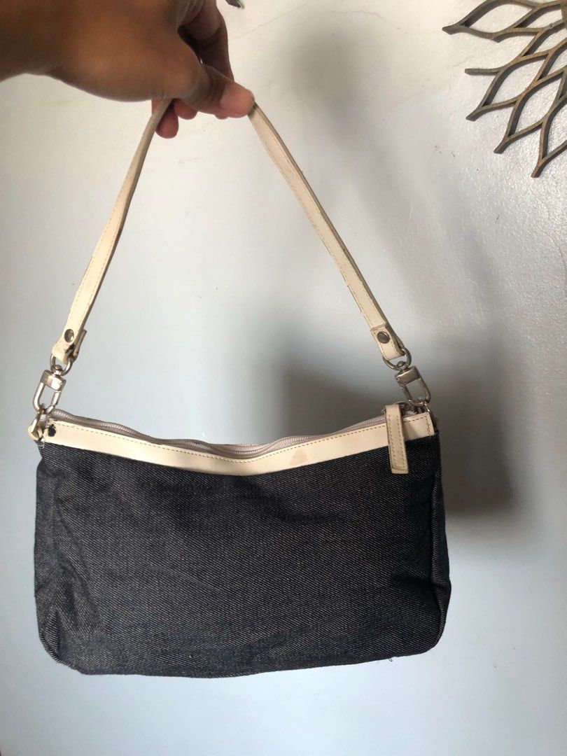 christian dior bag (Category: Luxury Bags & Wallets) located in Maasin. Submitted by niconii090 (Listing ID 1391355963, Image 3). Description: christian dior hearing offer po .