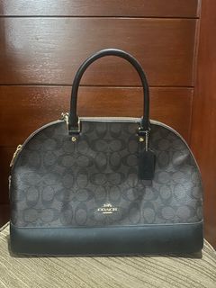 (Category: ) located in . Submitted by ysa.closet (Listing ID 1391358734, Image 1). Description: .