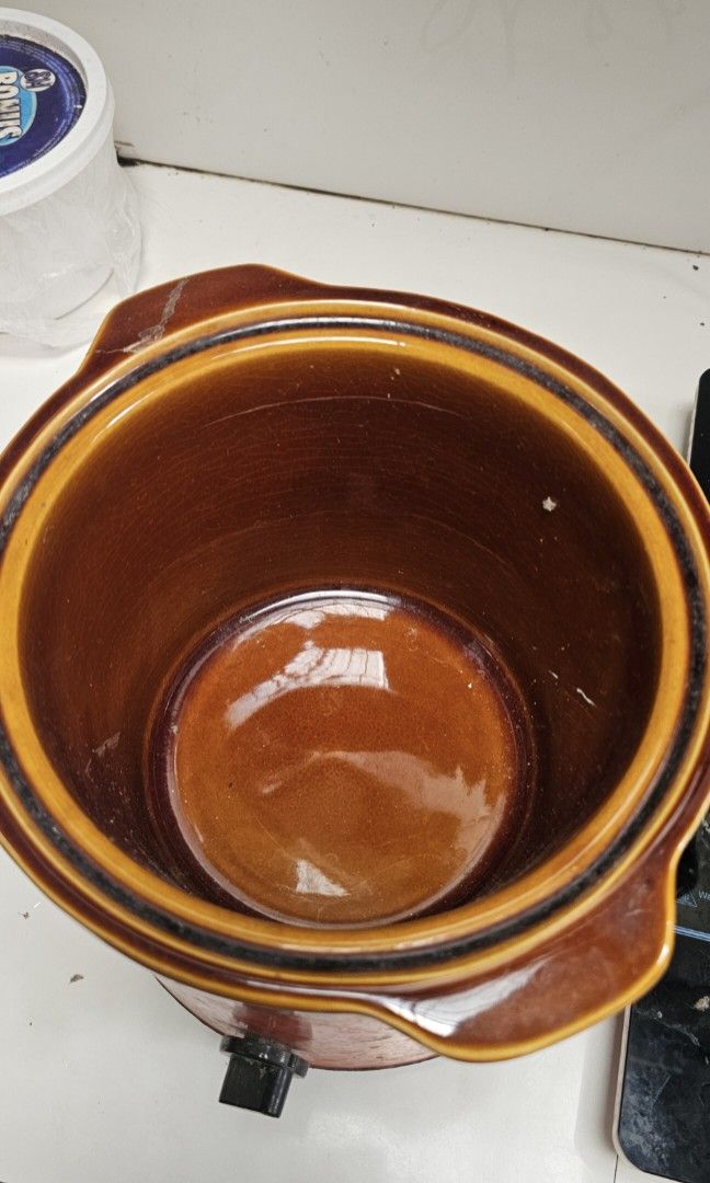 Crockery cook pot (Category: Cookers) located in Antipolo. Submitted by rbligop (Listing ID 1391382080, Image 3). Description: Crockery cook pot working well, di nagagamit Reason for Selling- decluttering lower antipolo pickup or thru lalamove only if interested please call or text 09228399497.