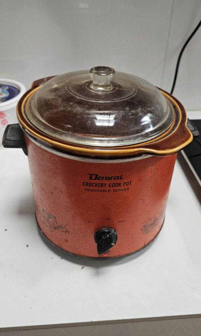 Crockery cook pot (Category: Cookers) located in Antipolo. Submitted by rbligop (Listing ID 1391382080, Image 2). Description: Crockery cook pot working well, di nagagamit Reason for Selling- decluttering lower antipolo pickup or thru lalamove only if interested please call or text 09228399497.
