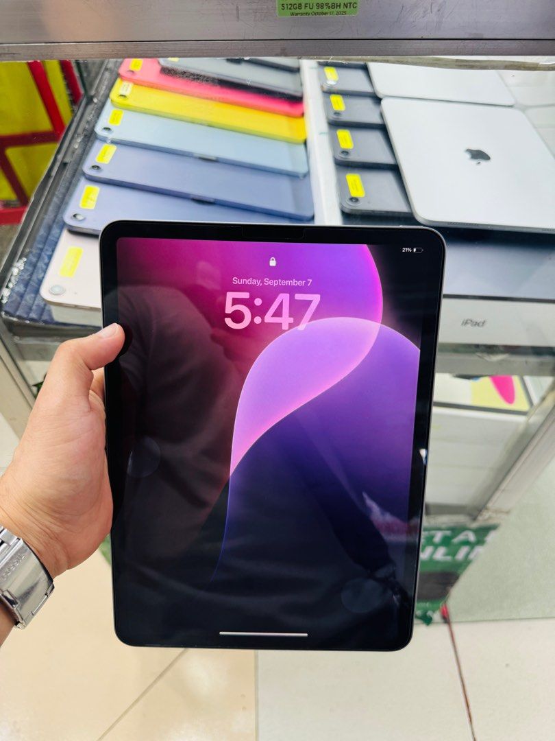 iPad Pro M2 11" 256GB Wifi Complete (Category: iPad) located in San Juan City. Submitted by Khalidmgdla08 (Listing ID 1391523721, Image 3). Description: FOR SALE | TRADE/SWAP Price: 37,000 On hand: iPad Pro M2 11"✔️ 256GB ✔️ Wifi ✔️ 100% Original ✔️ 99% Makinis ✔️ 99% Smooth ✔️ NOT REFURB ✔️ NO HIDDEN ISSUES ✔️ NEVER BEEN REPAIRED ✔️ TEST TO SAWA✔️ FREE 3-UTOOLS ✔️ ANY MODEL OF IPHONE AND SAMSUNG ARE AVAILABLE! ✨ We accept: 🔹Cash 🔹Gcash 🔹Bank 