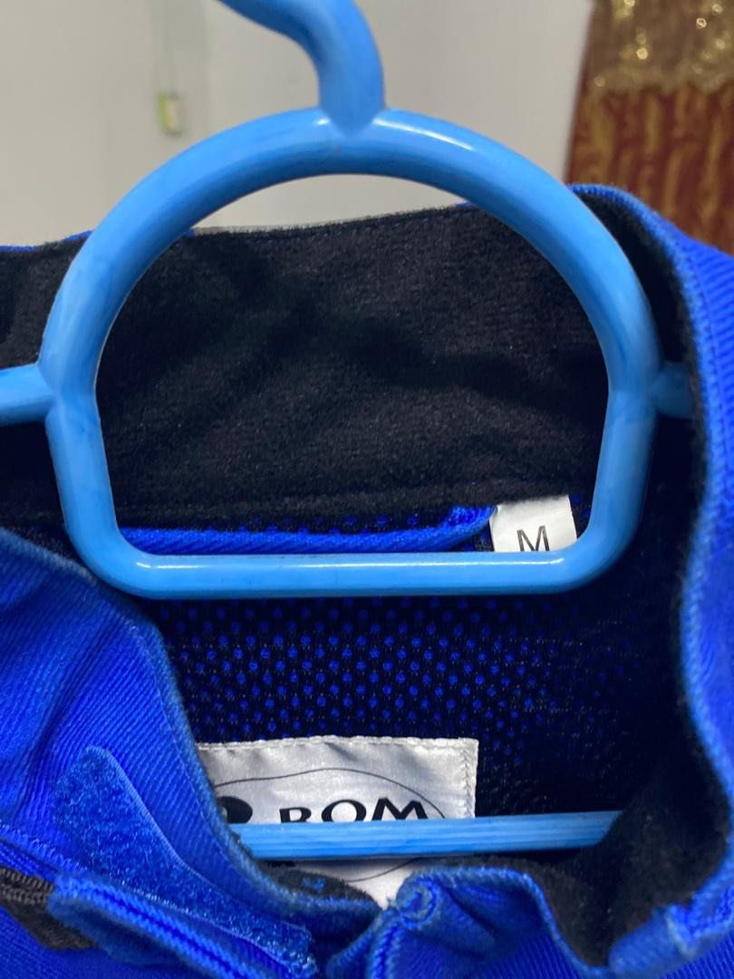JACKET ELF (Category: Tshirts & Polo Shirts) located in Batu Pahat. Submitted by aizatstore. (Listing ID 1391490134, Image 3). Description: elf jacket biru size M colour masih pekat✅ condition perfect✅ .