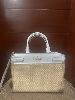 (Category: ) located in . Submitted by ysa.closet (Listing ID 1391358557, Image 1). Description: .