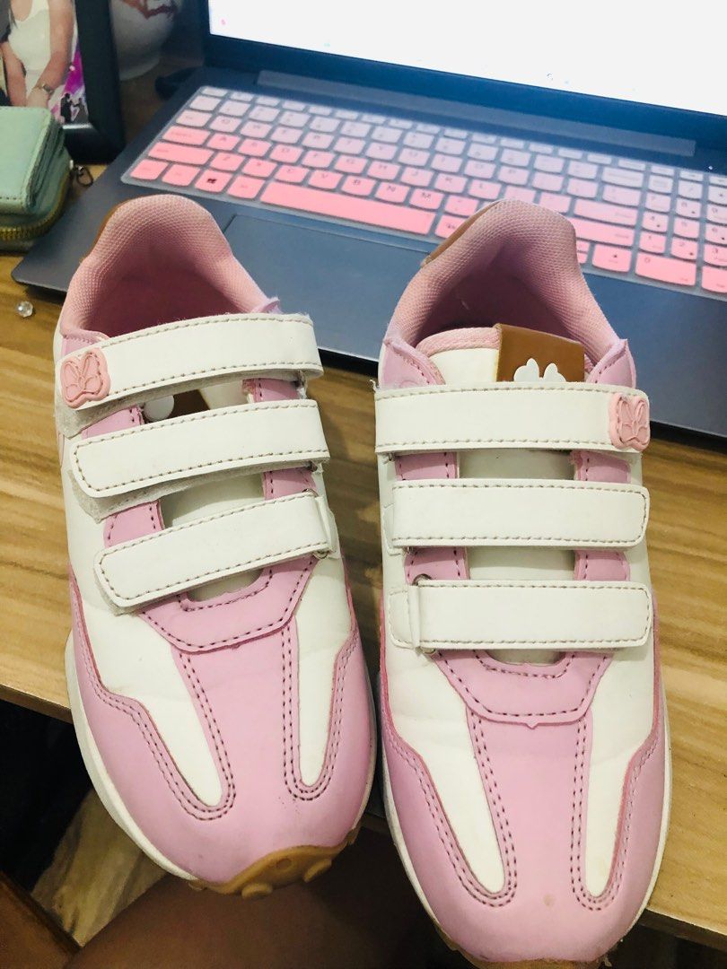 Kids shoes 9-10years old (Category: Kids Wardrobes & Storage) located in Caloocan City. Submitted by cprcn1990 (Listing ID 1391463029, Image 2). Description: Mini mouse Disney shoes twice lang nasuot .