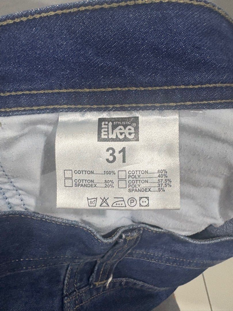 Lee Jeans slim fit (Category: Jeans) located in Pasig City. Submitted by robcruz21 (Listing ID 1391538870, Image 2). Description: Lee Jeans regular fit. Size 31 Like new Bought it for 1200 RFS: wrong size.
