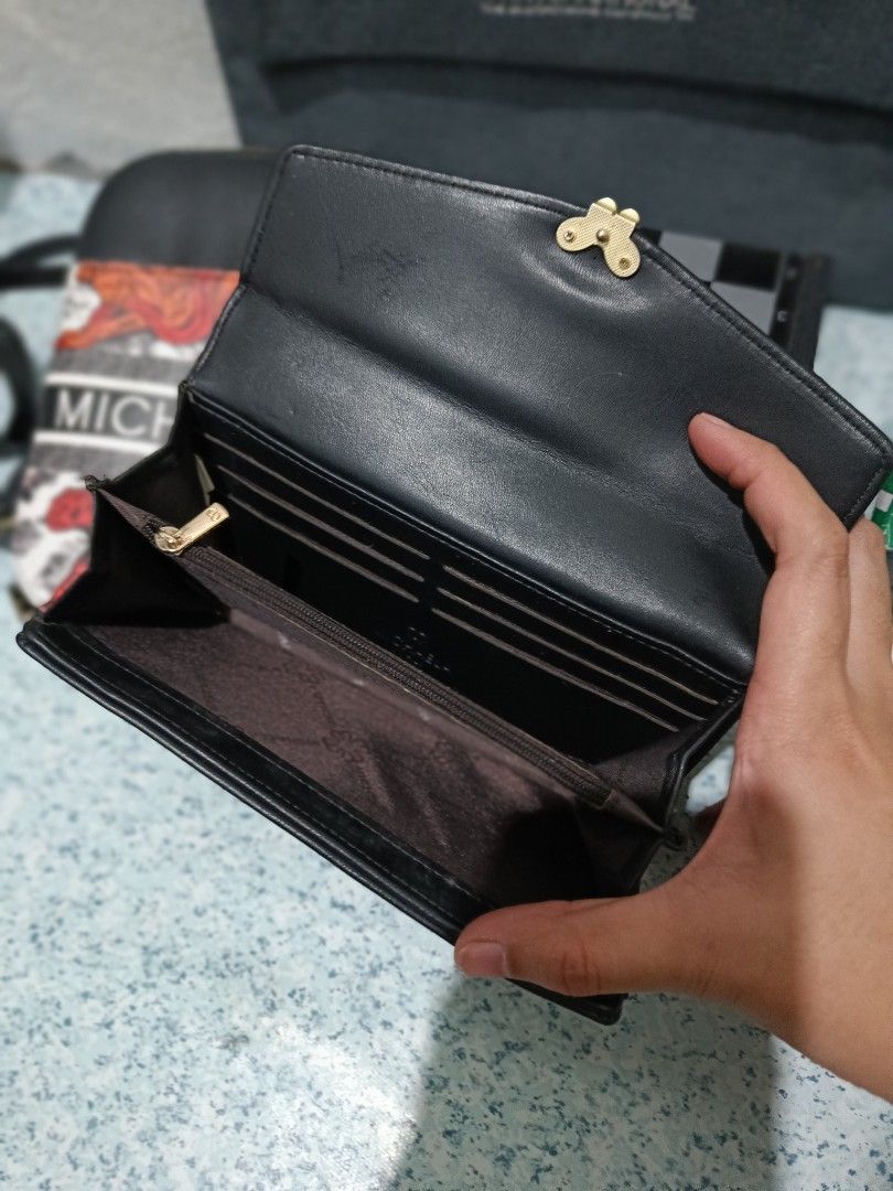 Michaela Phone/Money/Card Holder Set (Category: Wallets & Card holders) located in Orani. Submitted by mbfb_btn (Listing ID 1391374677, Image 3). Description: TAKE ALL FOR 499 - CONDITION 9/10 - ALMOST NEW LOCATION: BATAAN SHIPPING THRU J&T.