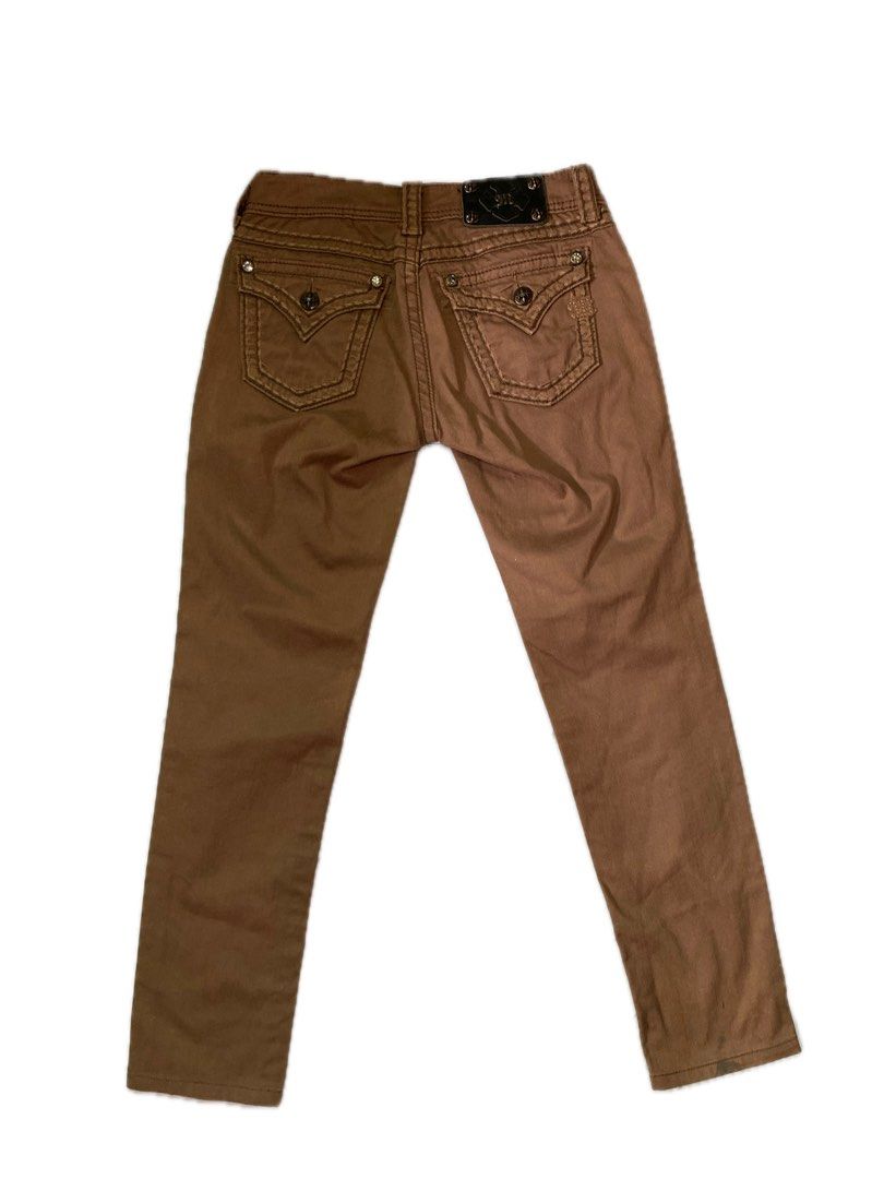 Miss Me Jeans (Category: Jeans) located in Mangaldan. Submitted by avaph (Listing ID 1391359021, Image 2). Description: Miss Me Skinny Jeans – Size 26 (Brown) with Embellished Pockets Condition: Excellent Price: ₱600 Elevate your denim game with these chic Miss Me skinny jeans, size 26, in a warm brown hue. Crafted with a comfy cotton-elastane blend (98% cotton, 2% elastane), these jeans feature signature embellished flap back pockets, stylish de