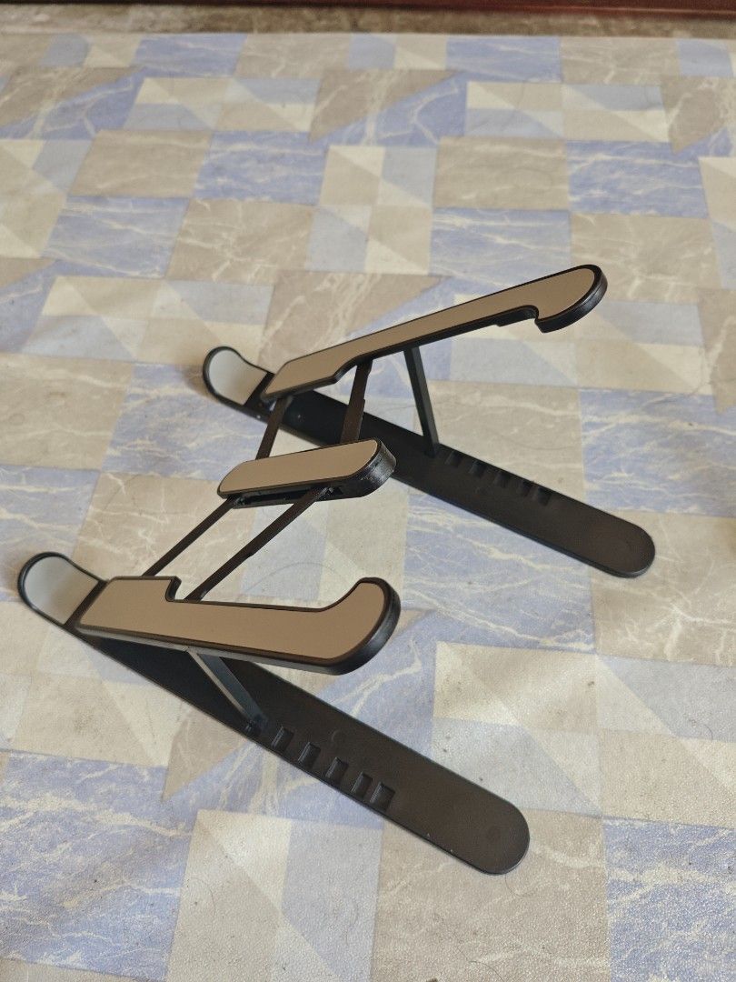 Notebook bracket (Category: Other Home Decor) located in Pasir Gudang. Submitted by alwinsuddin (Listing ID 1391370937, Image 2). Description: condition baru . dapat 2 . minat pm.