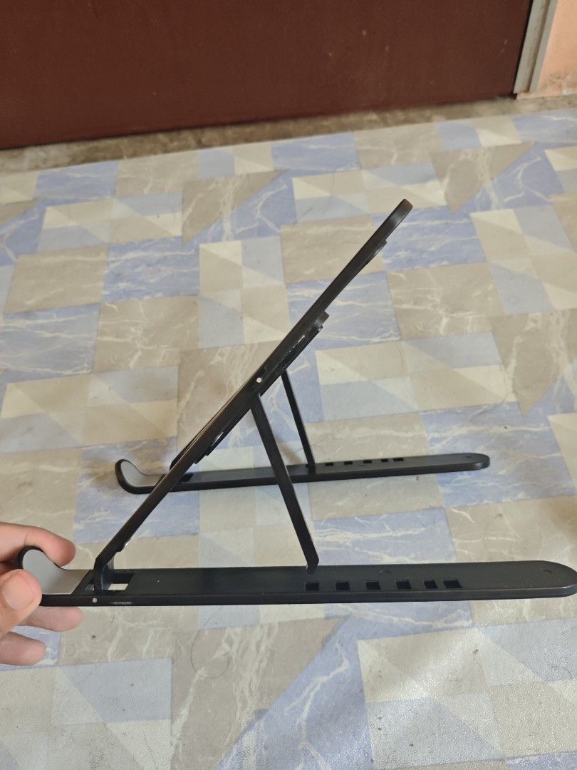 Notebook bracket (Category: Other Home Decor) located in Pasir Gudang. Submitted by alwinsuddin (Listing ID 1391370937, Image 3). Description: condition baru . dapat 2 . minat pm.