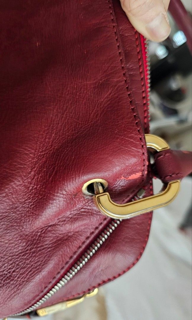 original marc jacobs bag (Category: Luxury Bags & Wallets) located in Quezon City. Submitted by charlottescollection (Listing ID 1391372300, Image 2). Description: original marc jacob bag with dustbag, bought in saks avenue for 1000usd selling for a friend still negotiable.