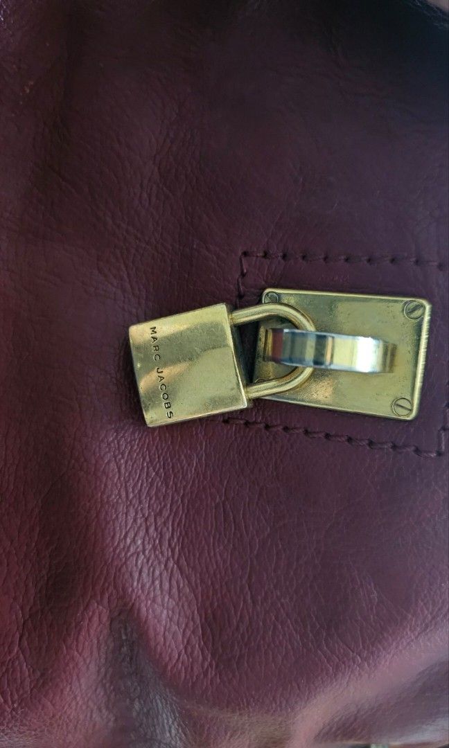 original marc jacobs bag (Category: Luxury Bags & Wallets) located in Quezon City. Submitted by charlottescollection (Listing ID 1391372300, Image 3). Description: original marc jacob bag with dustbag, bought in saks avenue for 1000usd selling for a friend still negotiable.
