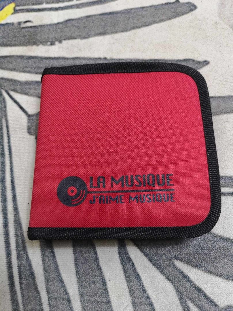 Red Zipper Closure CD Storage (Category: Portable Audio Accessories) located in Santa Cruz. Submitted by jmy_surplus.2 (Listing ID 1391428399, Image 1). Description: Size ; L - 6 W - 6.2 Color ; Red Type ; CD Storage Brand ; No brand Material ; Nylon Style ; Red CD Storage LG 119 JMY 5 Batch #147.