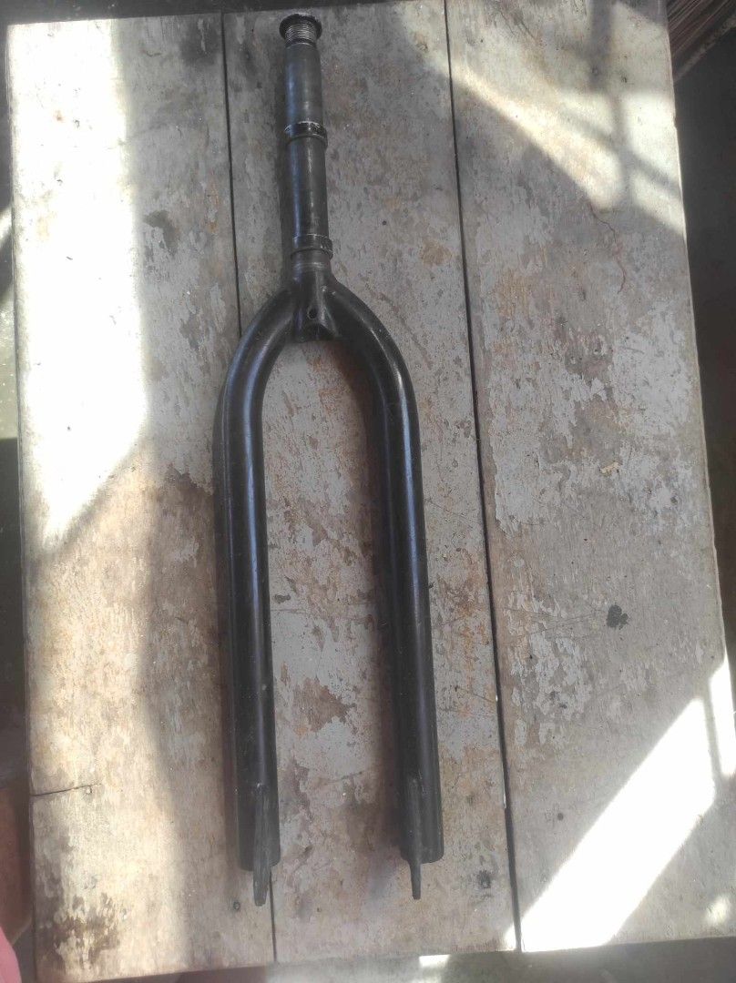 Rigid fork 26er (Category: Other Motorcycles Parts and Accessories) located in Quezon City. Submitted by bek-tu (Listing ID 1391484188, Image 1). Description: rigid fork 26er tried top cup pang DJ bike Pag-usapan natin.