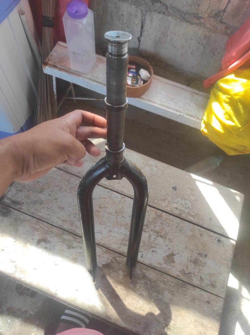 Rigid fork 26er (Category: Other Motorcycles Parts and Accessories) located in Quezon City. Submitted by bek-tu (Listing ID 1391484188, Image 2). Description: rigid fork 26er tried top cup pang DJ bike Pag-usapan natin.