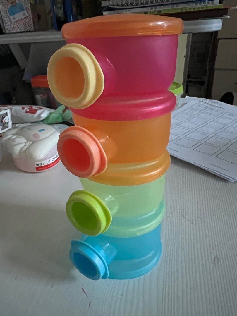 Stackable Formula Dispenser （分類：護理及餵哺 - 母乳及奶瓶）位於 Hong Kong。 由 puislau 提交（商品編號 1391441399，圖片 1）。簡介： Portable formula dispenser with 4 compartments. Ideal for formula or snacks. Convenient for parents on the go.。