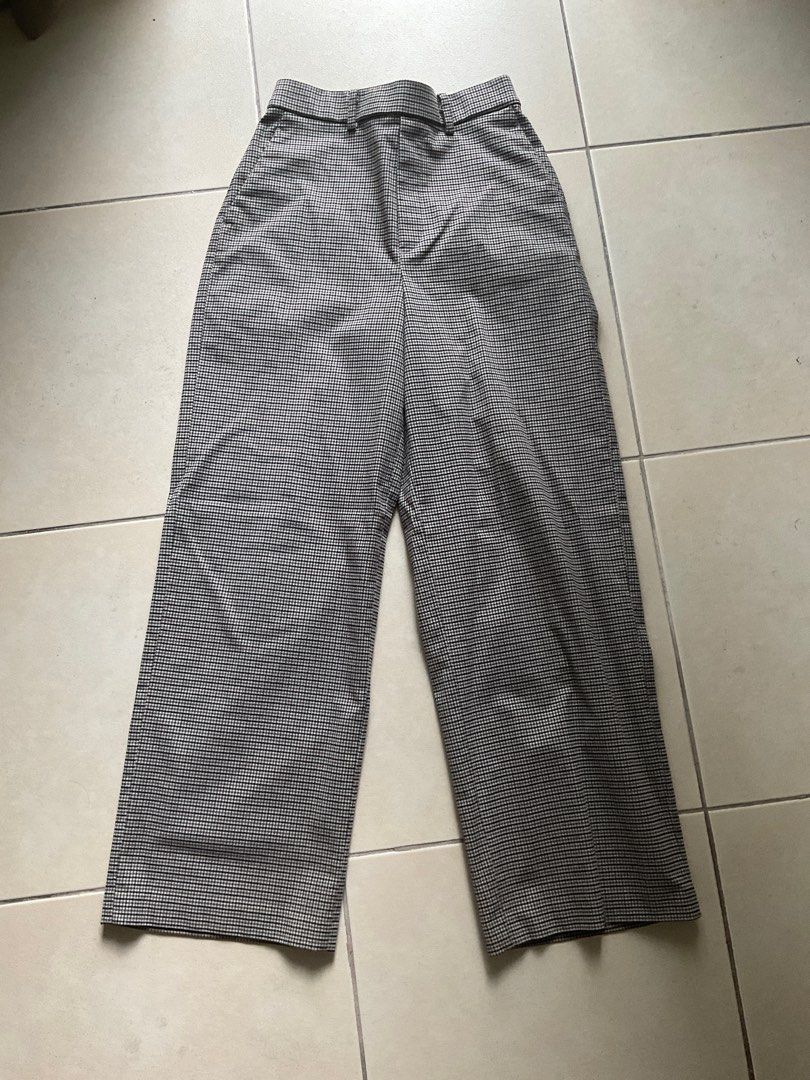 straight trousers uniqlo (Category: Other Bottoms) located in Manila. Submitted by frootjooce (Listing ID 1391422697, Image 1). Description: never been used :( gcash j&t or same day delivery.