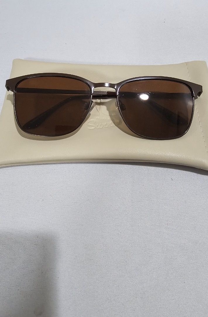 Sunnies Studio Tate Sepia Sunglasses (Category: Sunglasses & Eyewear) located in Quezon City. Submitted by seanleoos (Listing ID 1391438681, Image 1). Description: Sunnies Studio Tate Sepia Sunglasses Brand New Condition Never Worn Comes with Sunnies Studio Pouch.