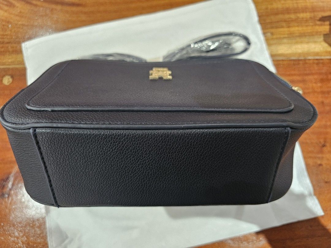 TH Camera Bag (Category: Luxury Bags & Wallets) located in Marikina City. Submitted by declutter_closet_ph (Listing ID 1391480232, Image 2). Description: .