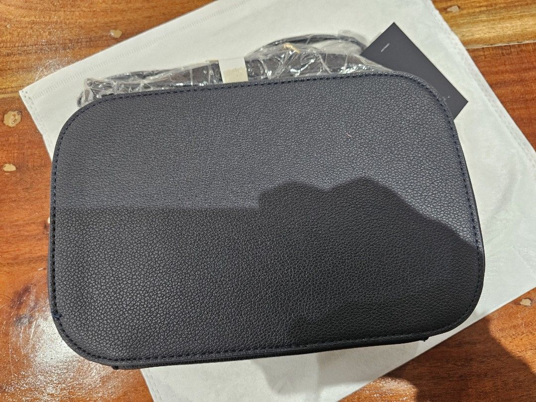 TH Camera Bag (Category: Luxury Bags & Wallets) located in Marikina City. Submitted by declutter_closet_ph (Listing ID 1391480232, Image 3). Description: .