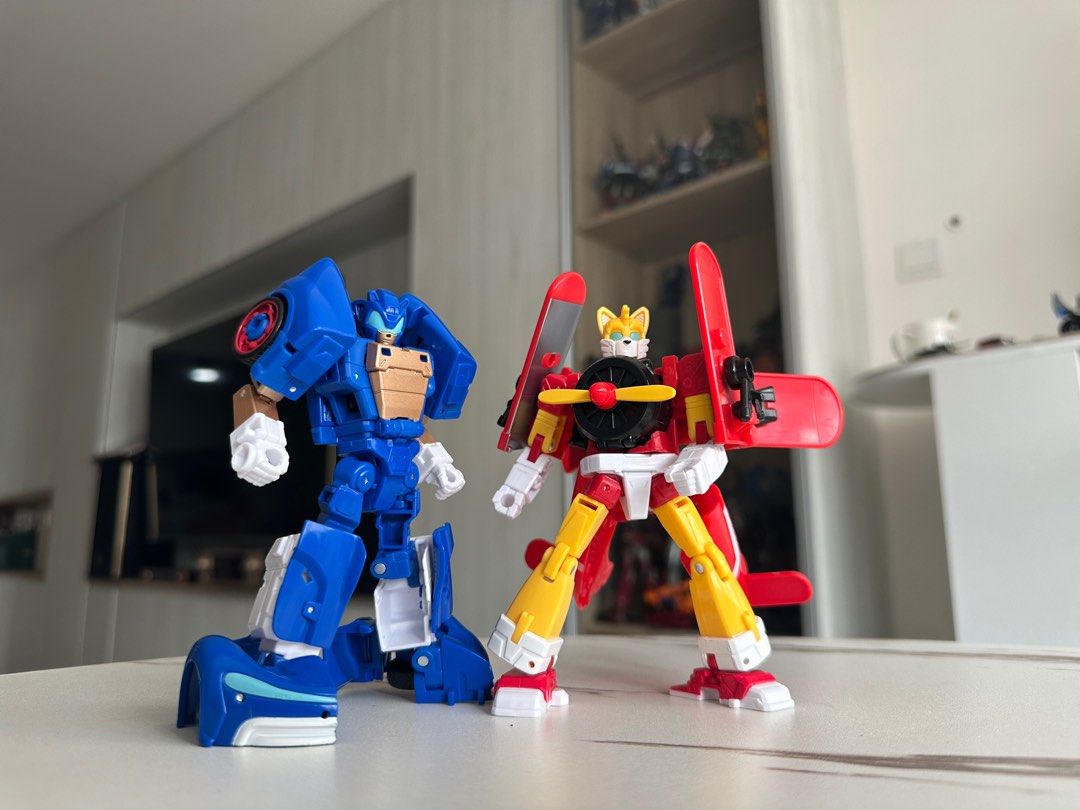 Transformers collaborative Sonic (Category: Toy Figures) located in Singapore. Submitted by urfriendlybenchwarmer (Listing ID 1391425610, Image 1). Description: Tf X Sonic Complete and in good condition Faithful adaptations of Sonic and Tails Perfect for sonic and transformer fans Cheaper than retail.