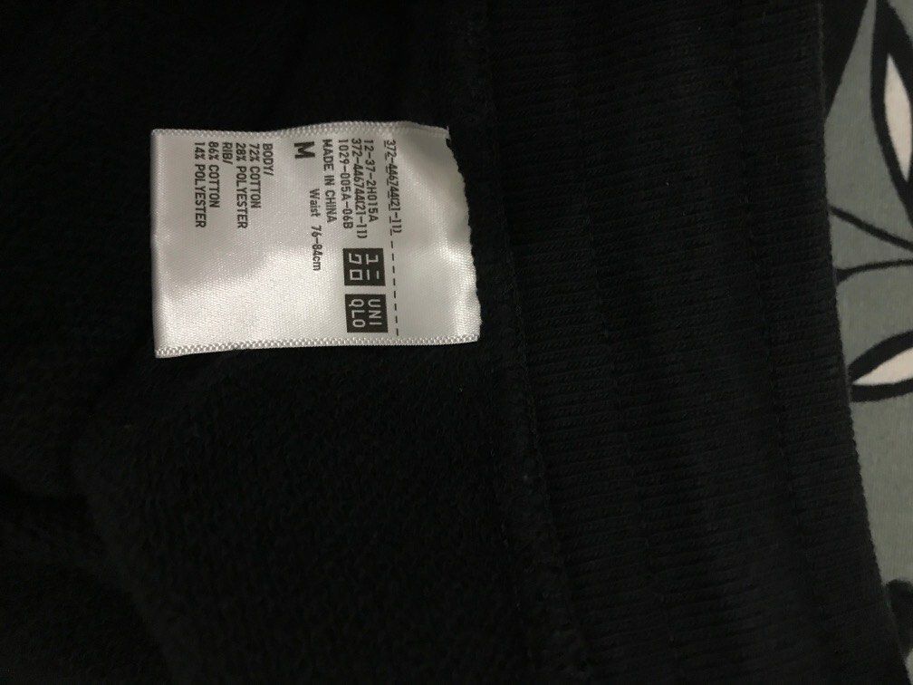 UNIQLO black jogger pants (Category: Joggers) located in Balanga. Submitted by pinkydavid (Listing ID 1391499329, Image 3). Description: Still in good condition Minor flaws.