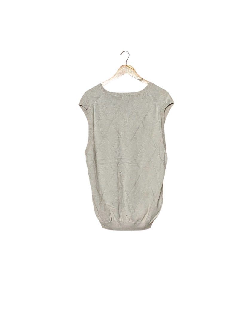 Vintage IZOD Knitted Vest (Category: Vests) located in Cabuyao City. Submitted by ParadisethriftedPh (Listing ID 1391541455, Image 3). Description: Cr: 9.5/10 Dimensions W: 22 L: 27.