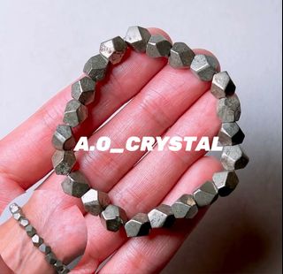 A)💖極招財黃鐵礦手鏈💖$148❤️好型襯衫好靚😍😎男女都啱戴❤️買定送俾朋友都正啦🥳 👍🏻✨黃鐵礦迷又一收藏物!❤️因為唔靚唔會返俾大家👍🏻除咗招財方面,係健康上,解病氣、化病符 ✨係力量強大嘅保護之石💪🏼64215708793858110