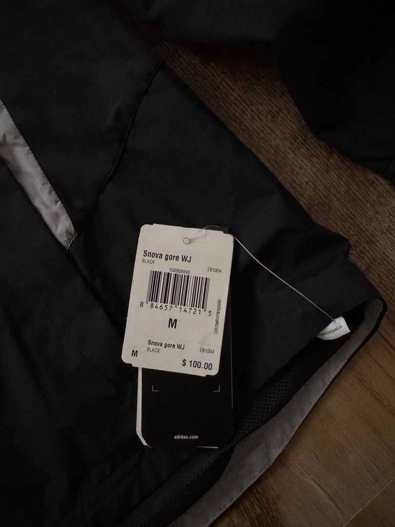Adidas Men’s Running Jacket (Category: Activewear) located in Quezon City. Submitted by kfrys (Listing ID 1391637653, Image 3). Description: Color: Black Size: M Condition: brand new with tag Flaws: none RFS: Decluttering .
