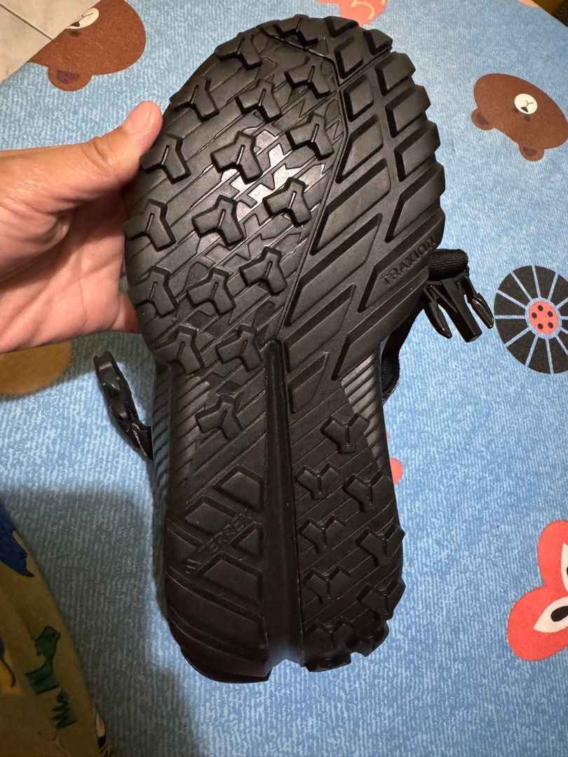 Adidas sandals US 8 men’s (Category: Sneakers) located in Batangas. Submitted by kheanknox29 (Listing ID 1391596457, Image 3). Description: Brand new No tag No inclusion Sandals only Never been used Padala galing UK D maga2mit nung anak k Size US 8 Pm me.