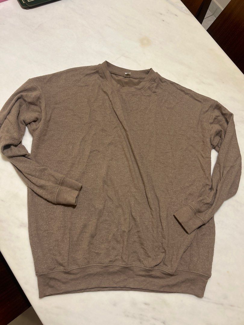 Alo long sleeve shirt (Category: Longsleeves) located in Singapore. Submitted by multigrainwaffles (Listing ID 1391668995, Image 1). Description: .