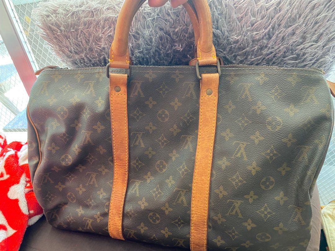 LOUIS VUITTON KEEPALL 45 with padlock/2keys- ANTIQUE (Category: Luxury Bags & Wallets) located in Makati City. Submitted by celebrityauctions (Listing ID 1391563792, Image 2). Description: “INCLUSIVE OF THE NEW KEY CHAIN”The image displays a vintage Louis Vuitton Keepall 45 bag. The Louis Vuitton Keepall 45 is a classic and popular travel bag known for its spacious interior and durable design. The “45” in its name refers to its length in centimet