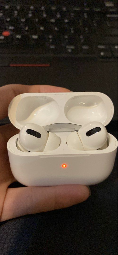 Apple airpod pro (Category: Headphones & Headsets) located in Manila. Submitted by irenelimto72098 (Listing ID 1391667514, Image 1). Description: not functioning, for reset.