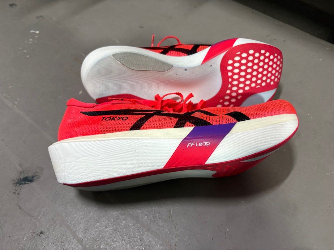 Asics Metaspeed Sky Tokyo (Category: Sneakers) located in Singapore. Submitted by solegood05 (Listing ID 1391674576, Image 3). Description: - Asics Metaspeed Sky Tokyo edition. - Eye-catching red and black colour - Designed for race day and key workouts - Excellent condition - Ready for your next run -Used 2x only for test run -RRP $379 -Comes with Box.