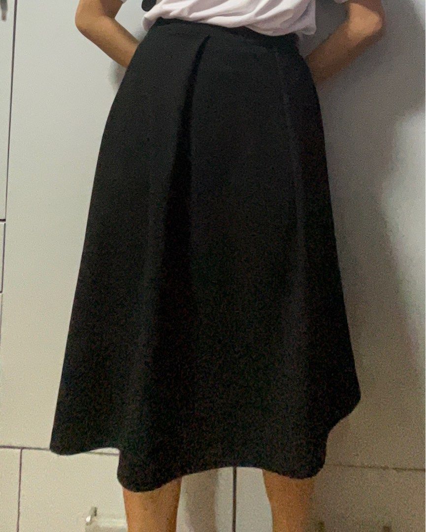 Long Black A-Line Skirt (Category: Skirts) located in San Pedro. Submitted by dottable (Listing ID 1391671369, Image 3). Description: - Below the Knee - A-Line - No pockets.