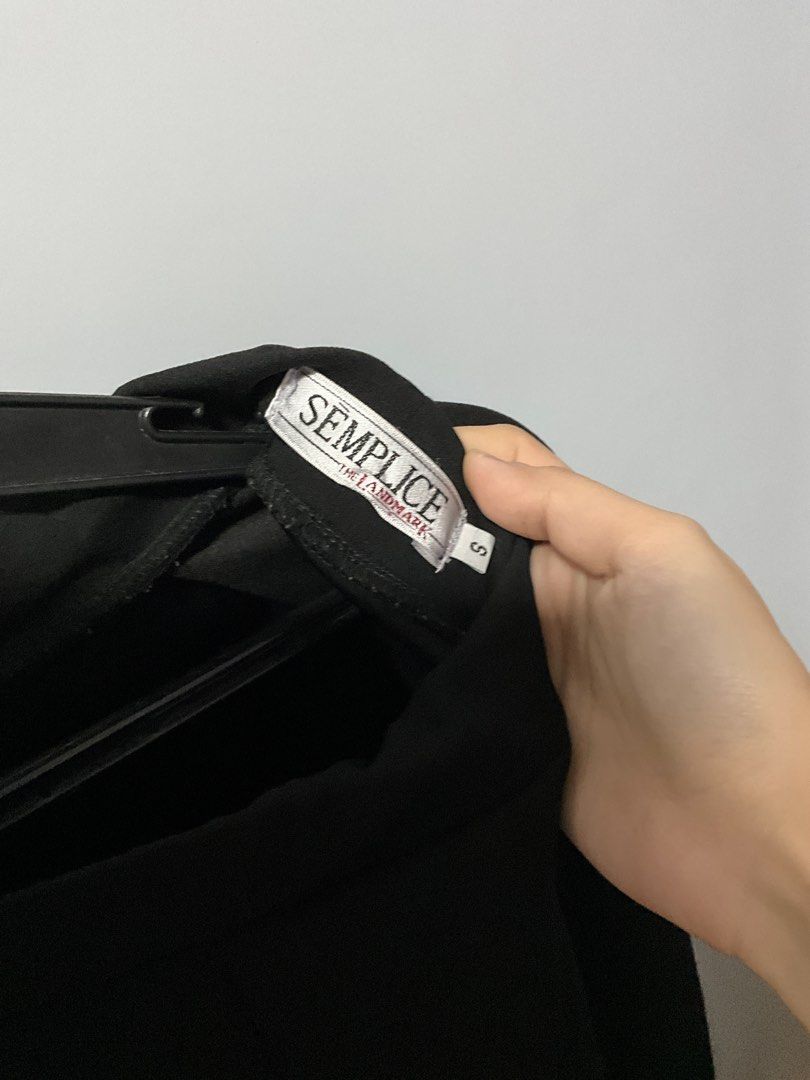 Long Black A-Line Skirt (Category: Skirts) located in San Pedro. Submitted by dottable (Listing ID 1391671369, Image 2). Description: - Below the Knee - A-Line - No pockets.