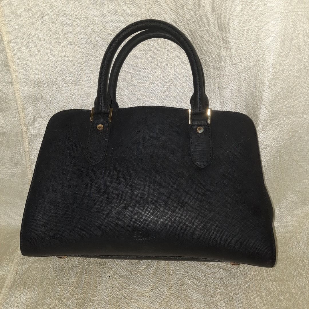 Bonia Heritage handbag (Category: Luxury Bags & Wallets) located in Pasay City. Submitted by hashi_ (Listing ID 1391646305, Image 2). Description: !! ALL MUST GO !! > Prices are negotiable, as long as shipping fee is shouldered by buyer > For more pics, details, flaws and etc, kindly dm me <3 can get for free if you buy another bag! Loc: Pasay City MOP: GCash.