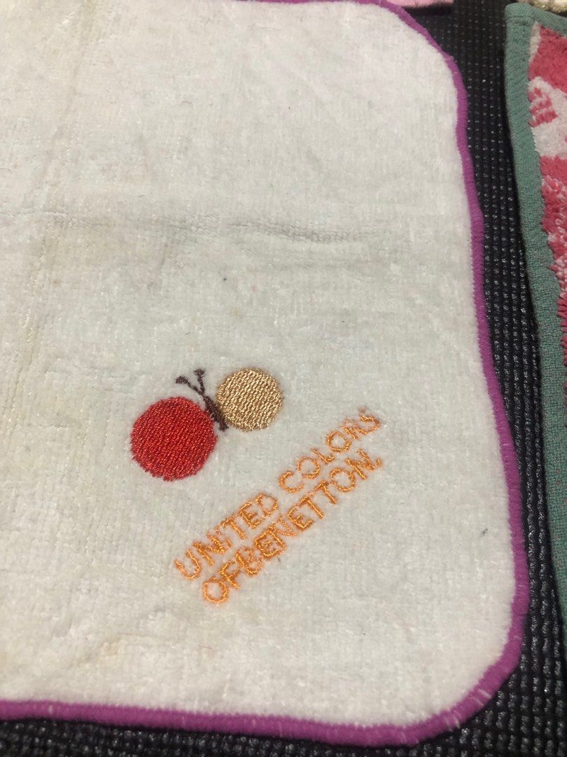 Branded Face Towels plus free (Category: Bedding & Towels) located in Siquijor. Submitted by yhostuff (Listing ID 1391632076, Image 2). Description: Imabari + united colors of Benetton + Courreges + FREE Mary Quant Towellettes 3+ 1 free Needs wash.