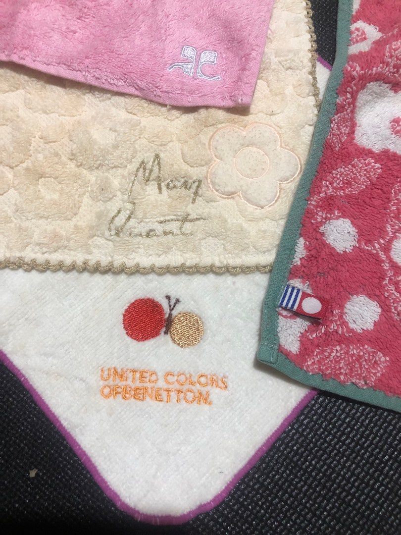 Branded Face Towels plus free (Category: Bedding & Towels) located in Siquijor. Submitted by yhostuff (Listing ID 1391632076, Image 1). Description: Imabari + united colors of Benetton + Courreges + FREE Mary Quant Towellettes 3+ 1 free Needs wash.